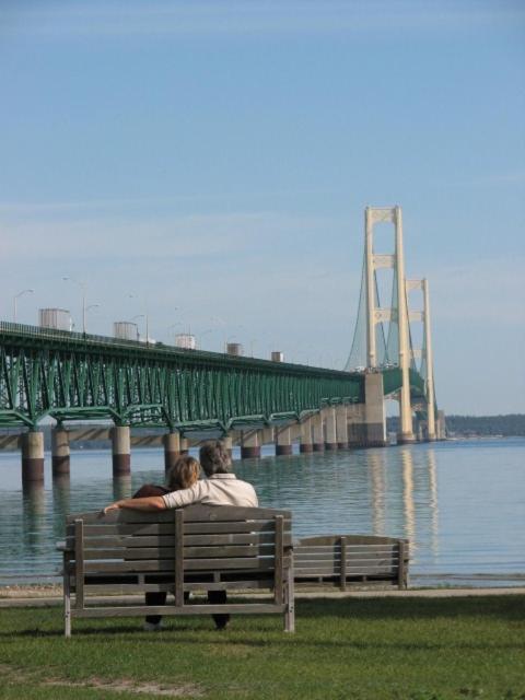 Parkside Inn Bridgeview Mackinaw City Dış mekan fotoğraf